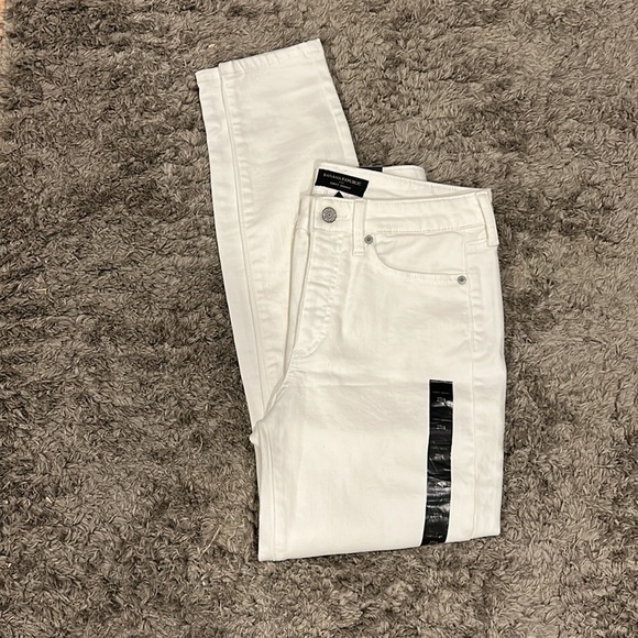 Banana Republic Denim - Banana Republic Women’s White Curvy Skinny Boyfriend Jeans. NWTs!